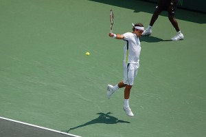 Roger Federer athlétique en revers