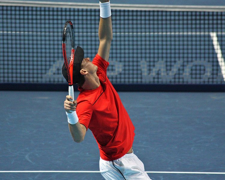 Pour bien servir au tennis, adoptez une bonne prise de raquette Blog Tennis Concept