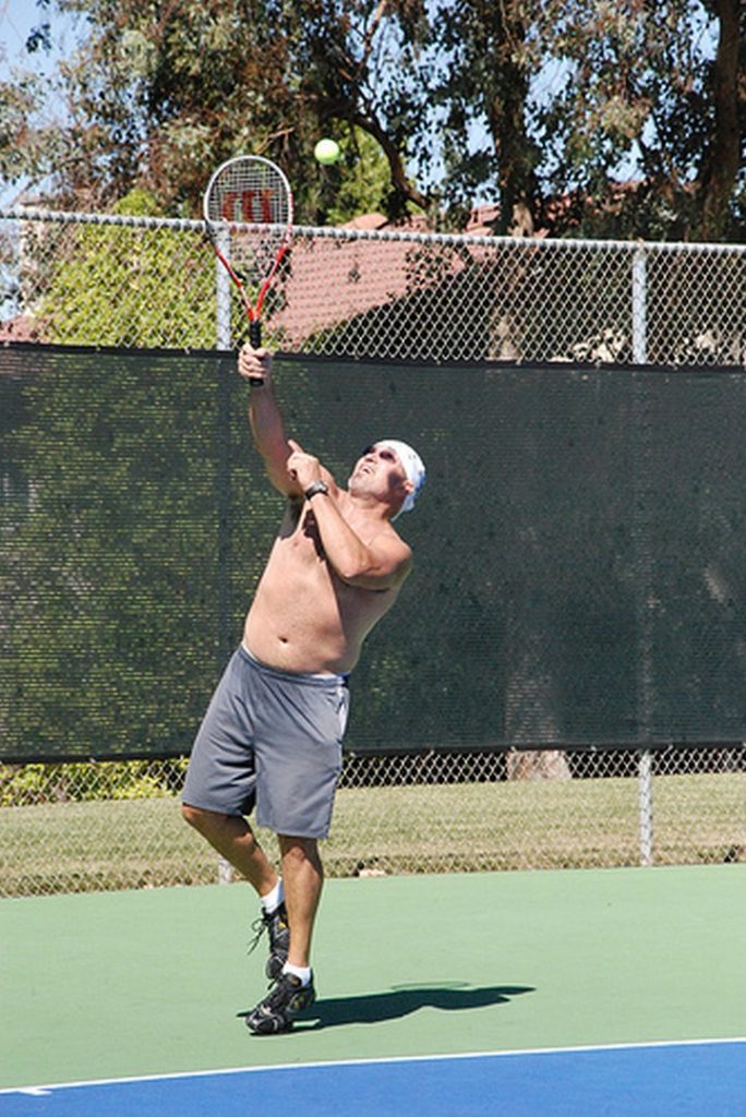 Pour bien servir au tennis, adoptez une bonne prise de raquette Blog Tennis Concept